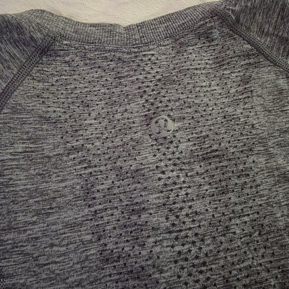 Swiftly Tech Short-Sleeve Shirt 2.0 Hip Length - Picture 8 of 9